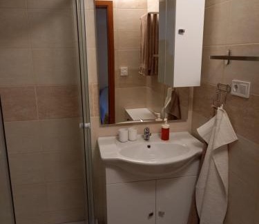 Erzsebetfalva House | Karpatia Vendeghaz 1201 Budapest