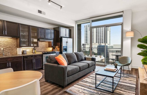 Waller Creek District Apartment | Kasa | Comfy 1BD + Kayak Lady Bird Lake | Austin