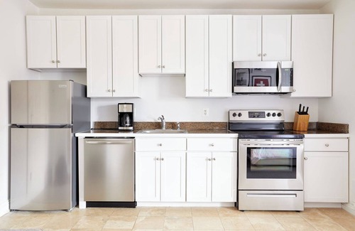 Del Ray Apartment | Kasa Del Ray | Walkable Potomac Neighborhood, Full Studio | Alexandria