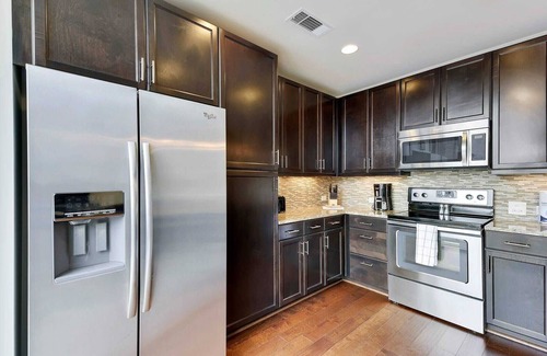 Waller Creek District Apartment | Kasa | Family Friendly 2BD, Pool & Gym | Austin