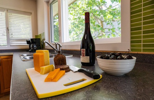 Nelson Condo | Kaslo, Upper Floor Paradise! 2 Beds, Hot Tub, Beach, laundry