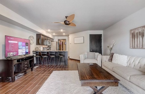 Lake Delton Condo | Kate's Place LHC 305 · Kate's Place - Newly Remodeled - Romantic