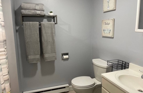 Top of the Hill Apartment | Kay Getaway is the perfect location to enjoy all of Newport and surrounding area
