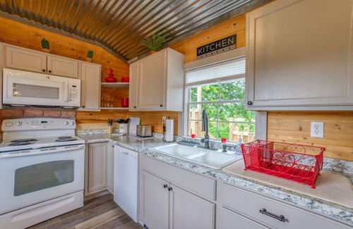 Rogersville Cabin | Kay's Cabin - Peaceful Acres