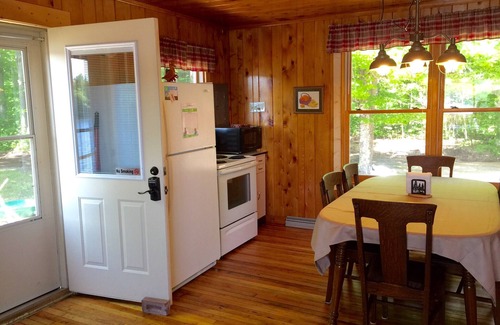 Munising Cabin | Kayak, Canoe, and paddle boat! Family-Friendly, Close To Pictured Rock