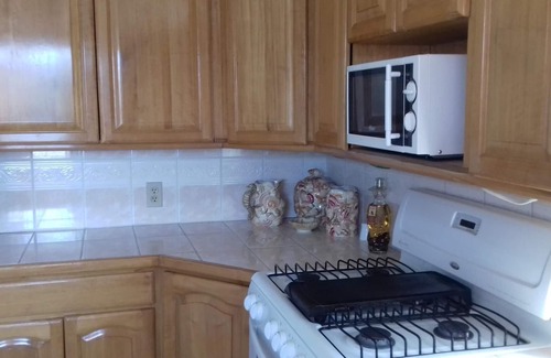 Jonesville Villa | Kayak, Snorkel, Dive Waterfront 2BR 2BA A/CnBeautiful Quiet Caribe bight w/pool