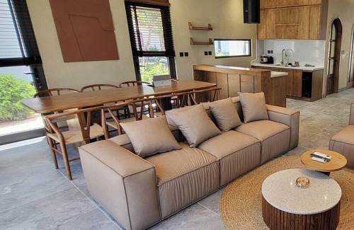 Van Don Villa | Kayak Villa Sonasea Harbor City