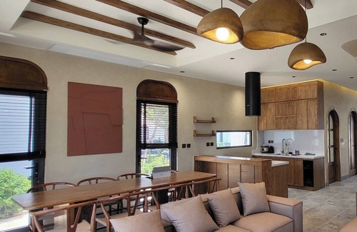 Van Don Villa | Kayak Villa Sonasea Harbor City