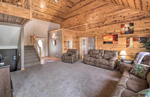 Hot Springs Village House | Kayaks and Boat Dock Lakeside Hot Springs Retreat
