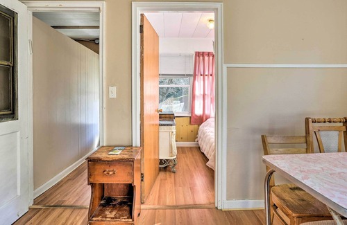Ellenville Apartment | Kayaks & Canoes: Lake-View Retreat in Ellenville!