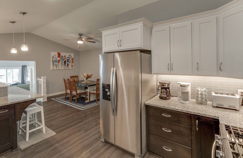 Garrison House | Kayaks, Paddle Boat, Game room, Firepit & Much More- On Swimming Bay!