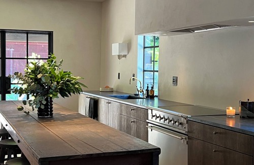 Dundee House | KD Country House: Designer Home Among Wineries w/Sauna!