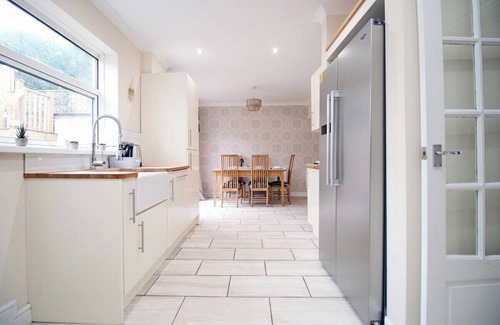 Newport House | Keats Retreat by Tŷ SA