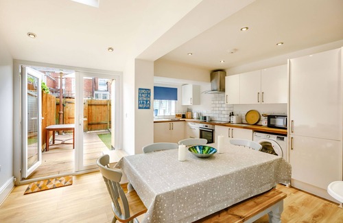Exmouth Cottage | KEELING, family friendly, with a garden in Exmouth