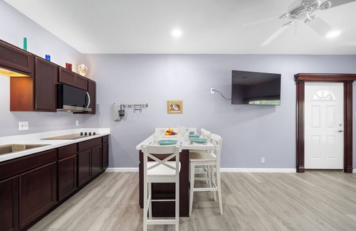 Memorial Apartment | Keep it simple at this peaceful and centrally-located place
