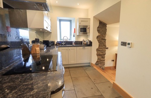 Penny Bridge Cottage | KEEPERS COTTAGE, family friendly, with hot tub in Backbarrow