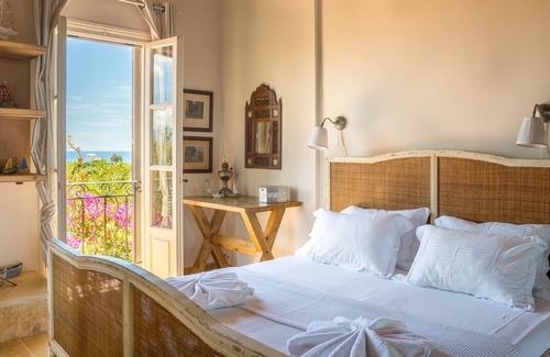 Kounopetra House | Kefalonia Stylish sea view house