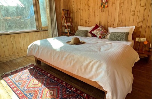 Banjar Bed & Breakfast | Kefi Bakehouse & Stays Tirthan