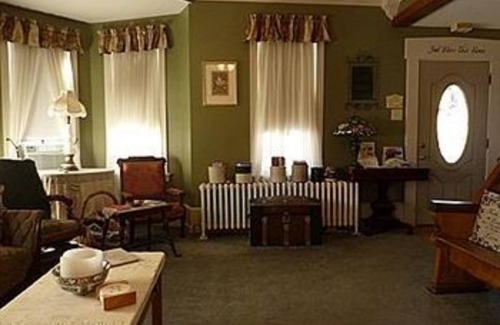 Centre Hall Bed & Breakfast | Keller House