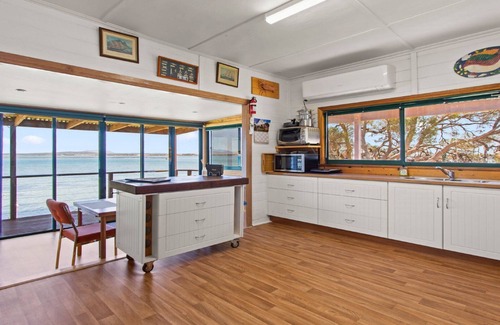 Lake Wangary House | Kellidie Bliss is Coffin Bay's Touch of Paradise - Perfect Couples Retreat