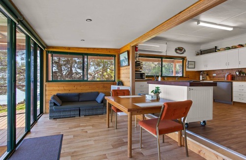 Lake Wangary House | Kellidie Bliss is Coffin Bay's Touch of Paradise - Perfect Couples Retreat