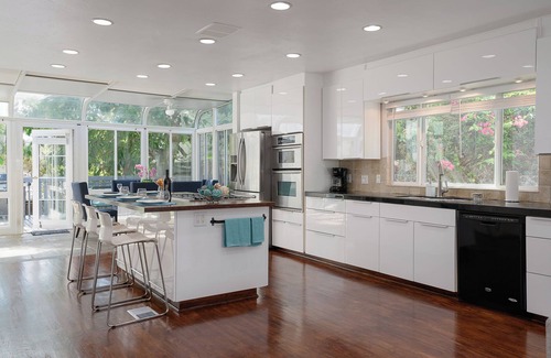 Point Loma House | Kellogg’s Beach Home with washer/dryer,/full kitchen, kids backyard and parking