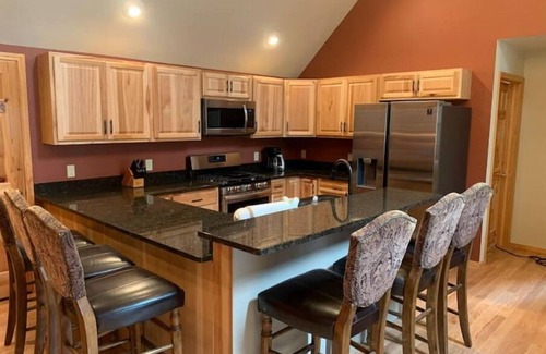 Suring Cabin | Kelly Lake HideAway-private, lake views, ATV trailnSleeps 8- 4 Beds- 1 Bathroom