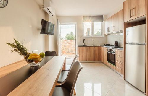 Paralia Vergas House | Kelly's Sunset Apartment 1 Κalamata