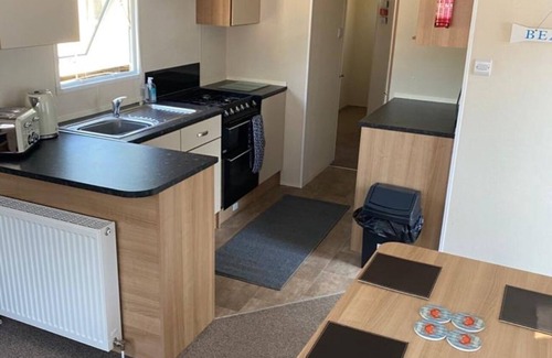 Clacton-on-Sea House | Kellysholidayhomes, Atlas, 3 bedroom Caravan, surrounded by nature