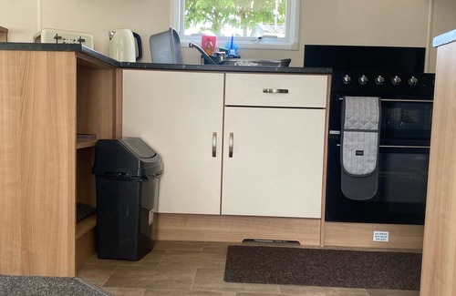 Clacton-on-Sea House | Kellysholidayhomes, Atlas, 3 bedroom Caravan, surrounded by nature