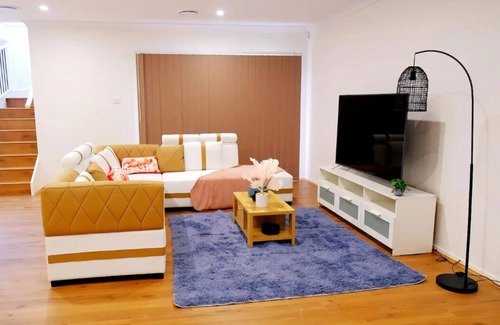 Kellyville House | Kellyville Spacious Modern House | Park&Lake