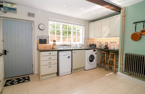 Thirsk Cottage | KEMPS YARD RETREAT, pet friendly, character holiday cottage in Thirsk
