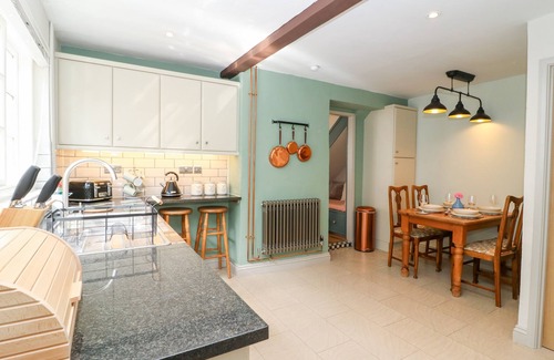 Thirsk Cottage | KEMPS YARD RETREAT, pet friendly, character holiday cottage in Thirsk