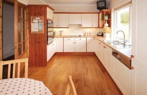 Strachur Villa | Kenmore Villa, shore front location on Loch Fyne, sleeps 8