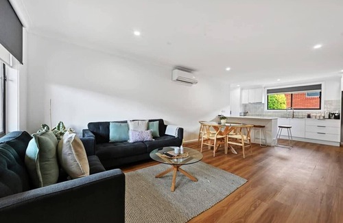Calare Apartment | Kenna Villa - Central & Modern, Pets Allowed