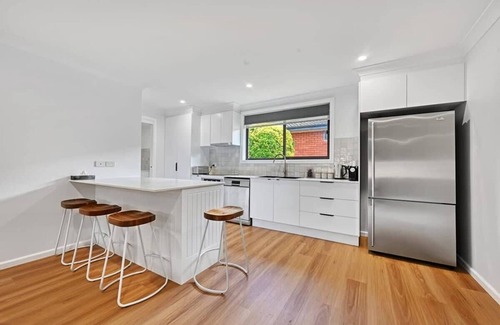Calare Apartment | Kenna Villa - Central & Modern, Pets Allowed