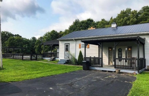 Kennerdell House | Kennerdell Country Retreat with seasonal inground pool