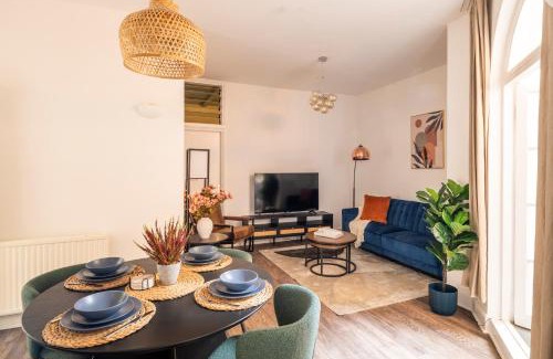 Queen's Gate Apartment | Kensington & Chelsea Oasis with Patio