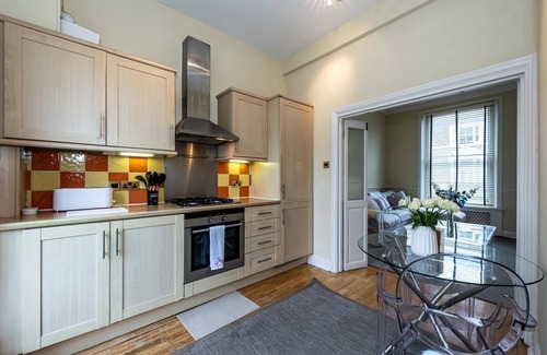 Holland Park Apartment | Kensington Sunny Roof Terrace 2 bedrooms 2 bathrooms.