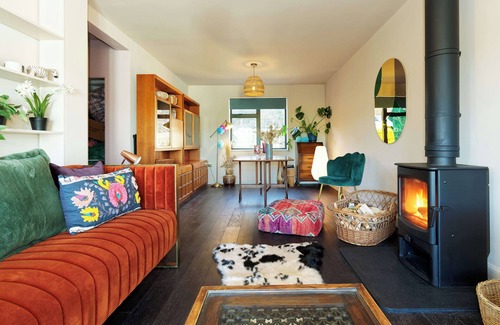 Petham Cottage | KENT DOWNS COTTAGE, pet friendly, with a garden in Chartham