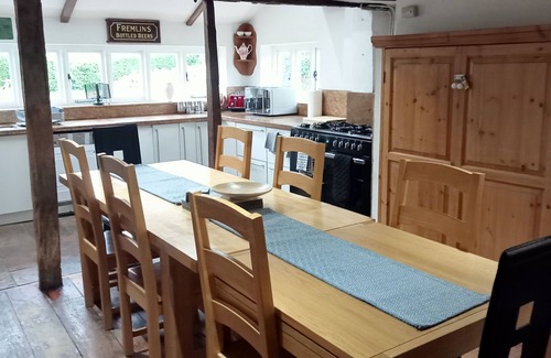 Sittingbourne Cottage | Kent - Malt House Beautiful Tudor Cottage