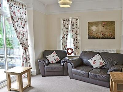 Lindale House | Kent View Apartment