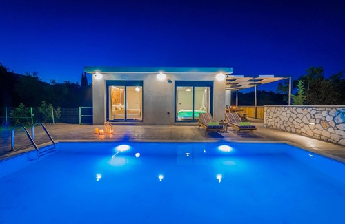 Fiolitis Villa | Kentia - 3 Bedroom Villa with Private Pool and Garden view