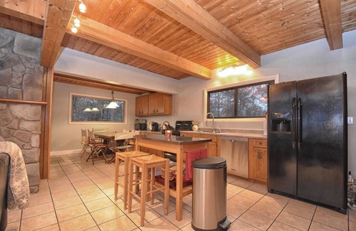 New Concord Ski Chalet | Kentucky Lake Chalet - Private Dock/Hot Tub