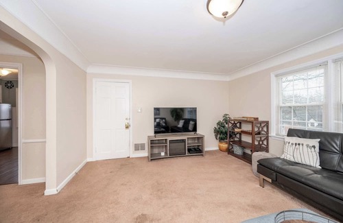 Roselawn Finance Condo | Kenwood Keys 2 – Stay for 6!