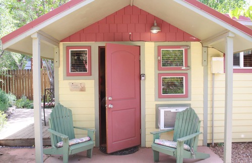 Moab Cottage | Kenzie's Tiny Home- private Hot Tub & Rain Shower