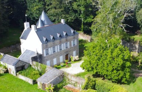 Pluguffan Villa | Keriner manoir 10 pieces avec parc arbore