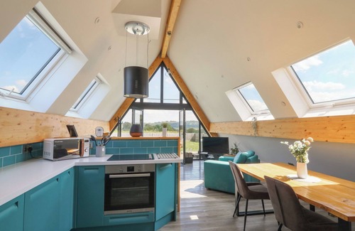 Llanyre Cottage | KERRY HILL - THE SHEEPFOLD, pet friendly in Llandrindod Wells