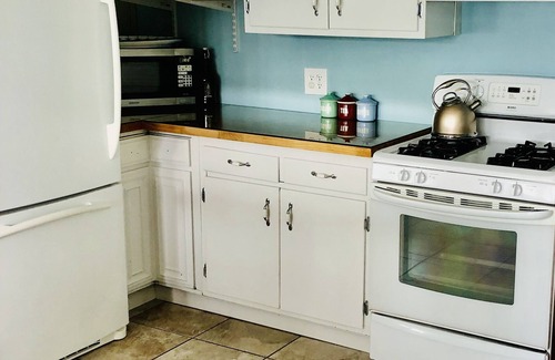Hammondsport House | Keuka Lake Bungalow on Waters Edge - 1 Step & U R in the Lake