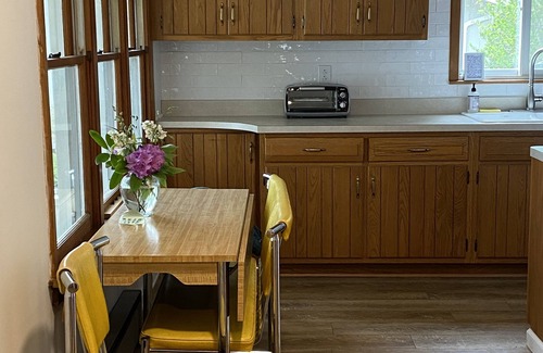 Penn Yan Cottage | Keuka Lake House - East Side - Sunsets and Gorgeous Views